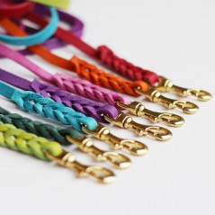 Guinzagli in cuoio colorato con moschettone ottone