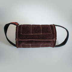 Big Tug Puller cilindrico realizzato interamente in pelle con due maniglie rinforzate