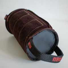 Big Tug Puller cilindrico realizzato interamente in pelle con due maniglie rinforzate